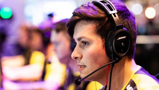 多教练频频 多教练频频